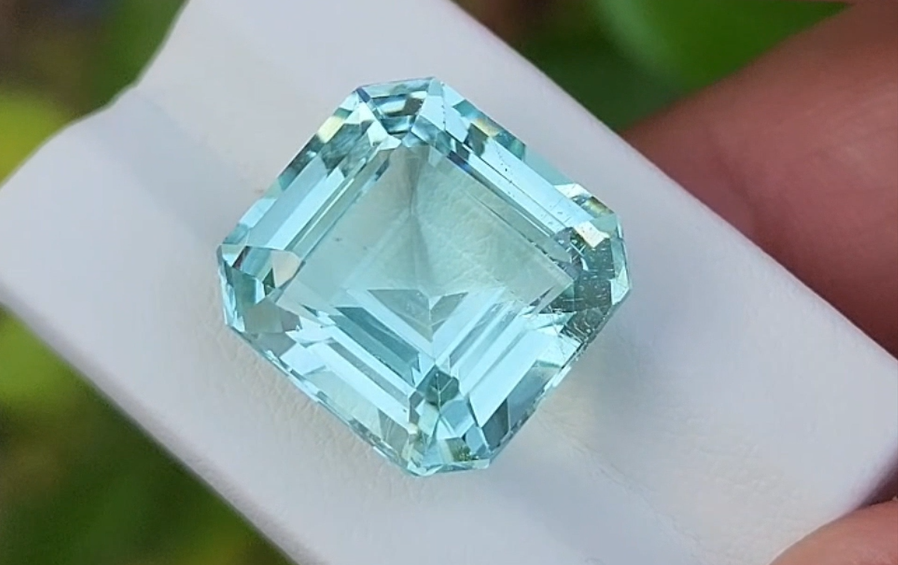 15.75 Carat Natural Aquamarine – Gemstone from Afghanistan