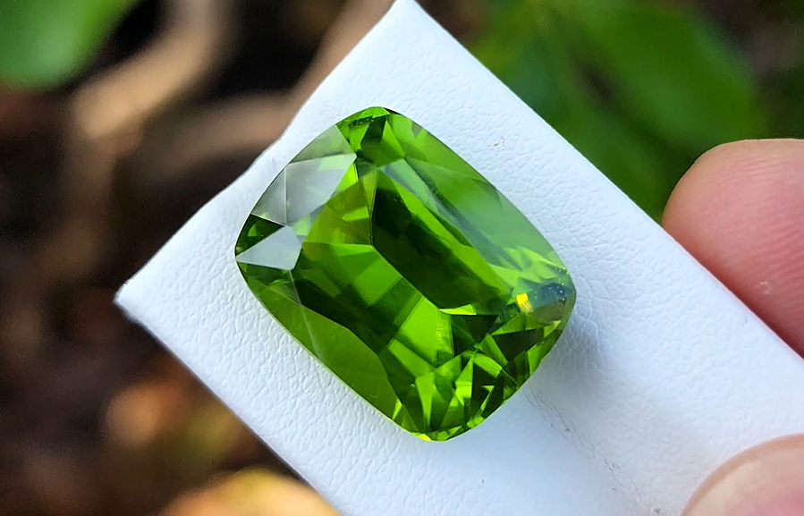 17.78 Carat Natural Peridot Gemstone – Pakistan Origin