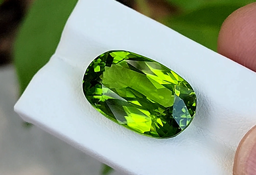 14.65 Carat Natural Peridot Gemstone – Pakistan