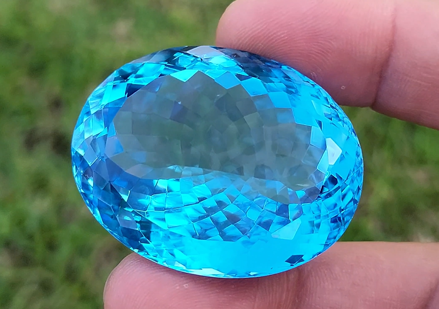 285 Carat Natural Swiss Blue Topaz – Premium Quality Gemstone