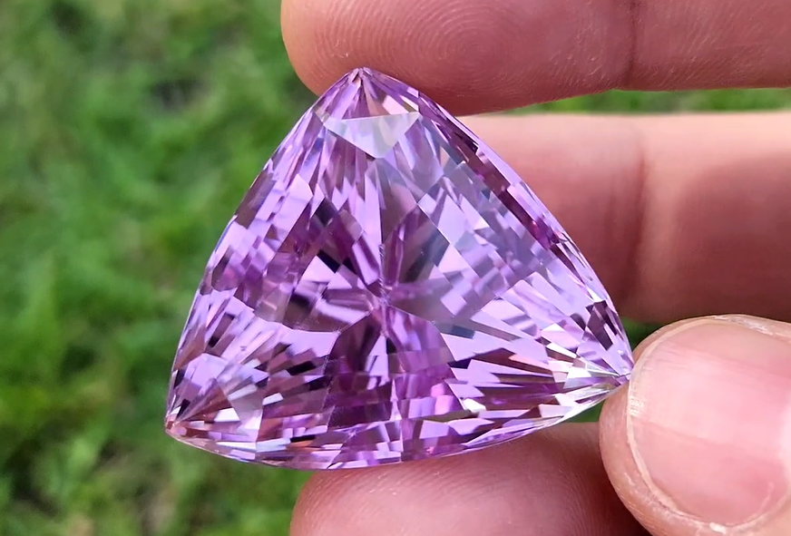 136 Carat Natural Kunzite – Origin: Afghanistan