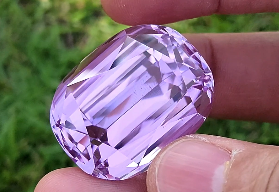 159 Carat Natural Kunzite – Origin: Afghanistan