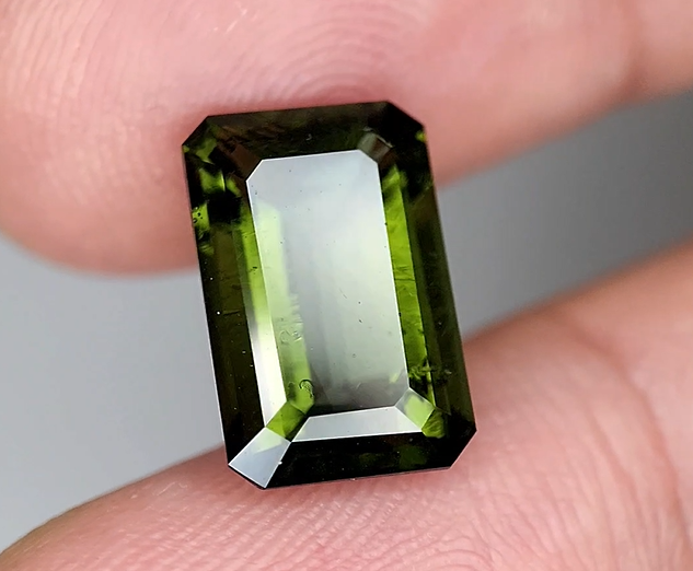 4.70 Carat Natural Faceted Moldavite Gemstone – Rare Green Crystal