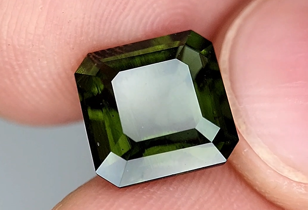 3.89 Carat Natural Faceted Moldavite Gemstone – Rare Green Crystal