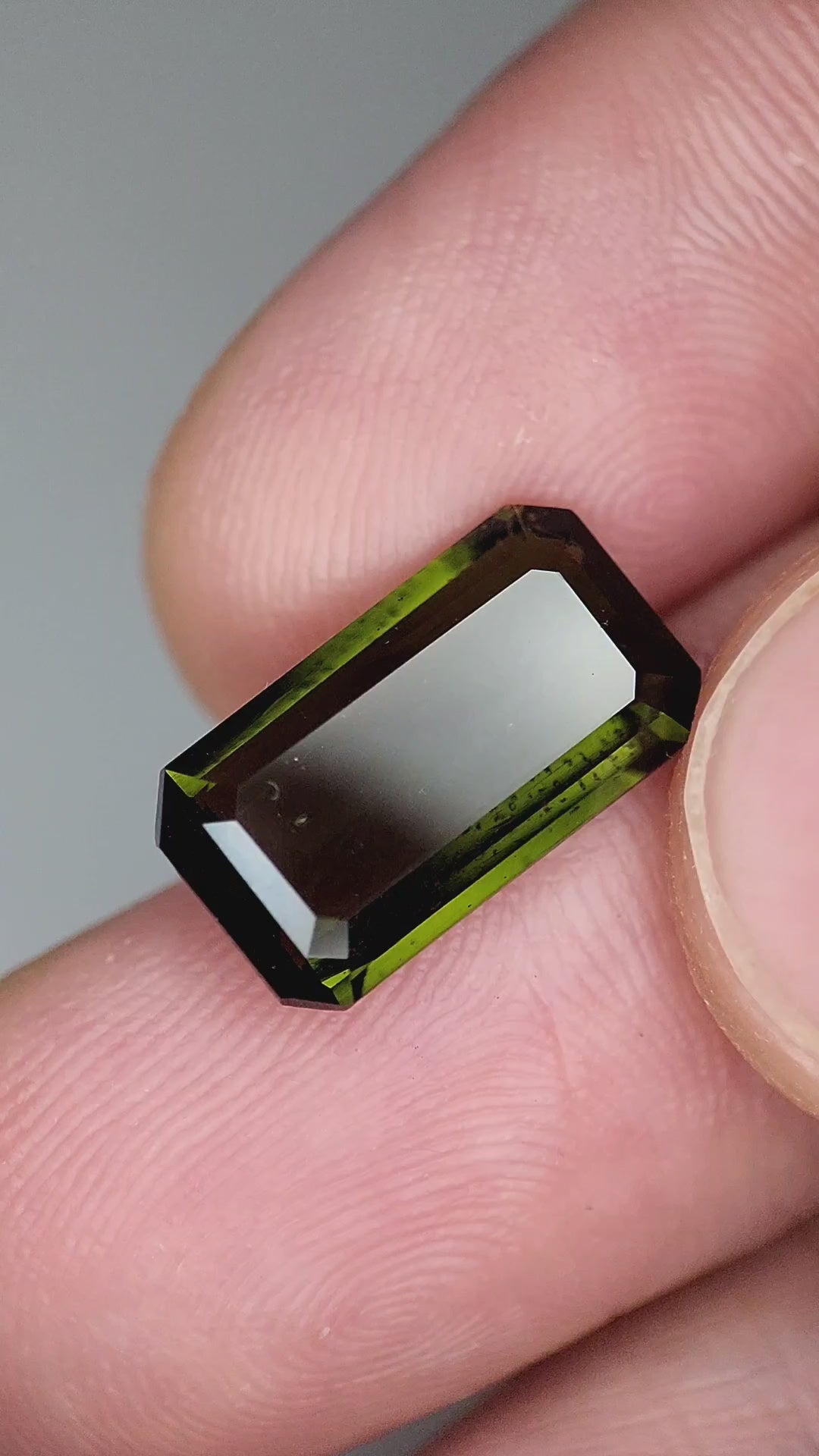 4.47 Carat Natural Faceted Moldavite Gemstone – Rare Green Crystal