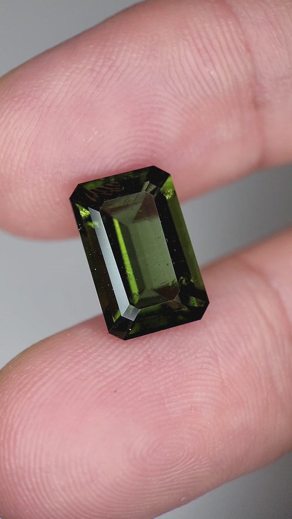 4.70 Carat Natural Faceted Moldavite Gemstone – Rare Green Crystal