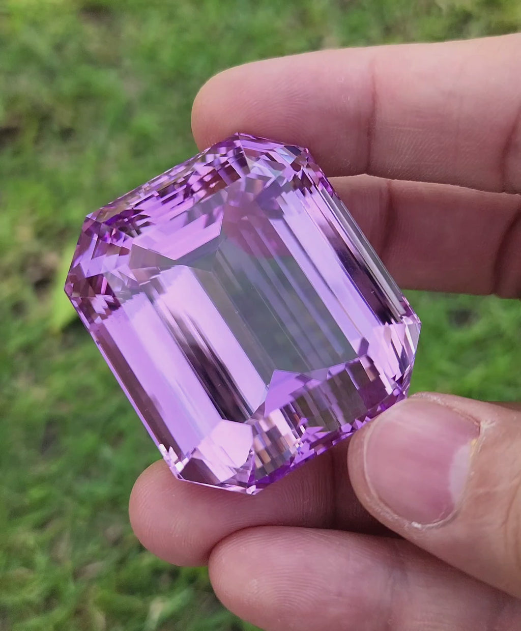 461.90 Carat Natural Kunzite – Origin: Afghanistan